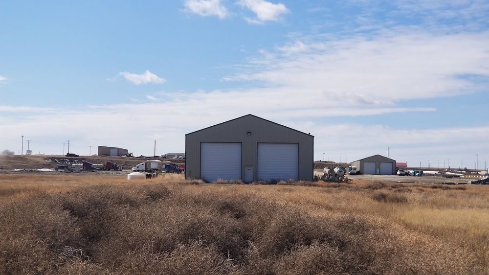 RJ Corman-5,000 SQ FT Shop On 10 Acres With Office Trailer : 6011 138th Ave NW, Williston, ND 58801